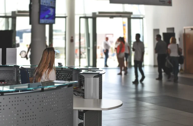 Standardy hoteli: godziny doby hotelowej i zasady pobytu